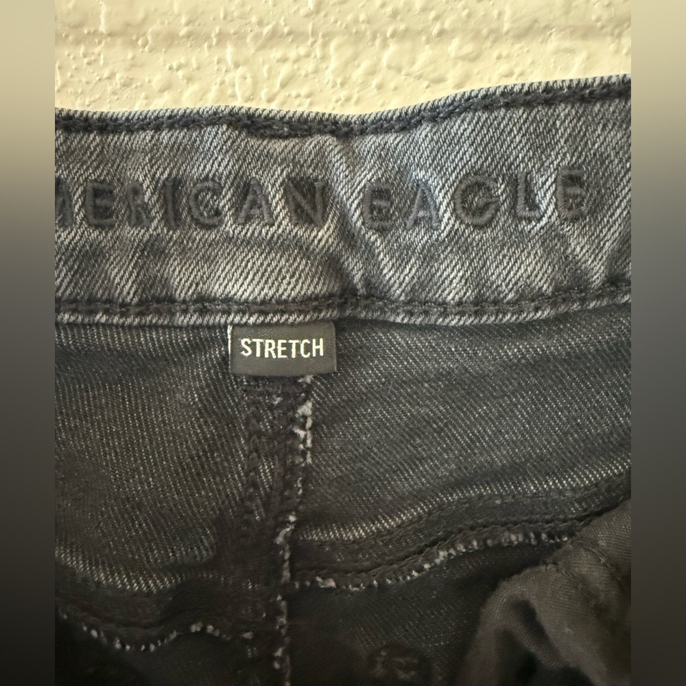 American Eagle Outfitters Mom Jeans 4 short - Picture 4 of 5